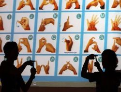 Banyak yang Tertarik! Manfaat Belajar Bahasa Isyarat di Indonesia